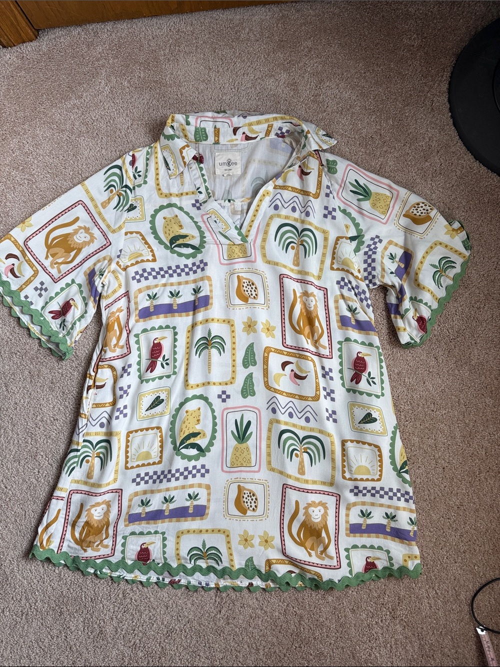 UMGEE Women's Tropical Safari Stamp Print Tunic Top. Size Small